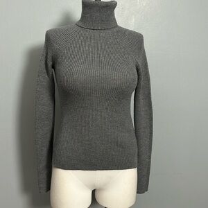 Theory Gray Wool Turtleneck Soft Long Sleeve Sweater size Petite - gently used